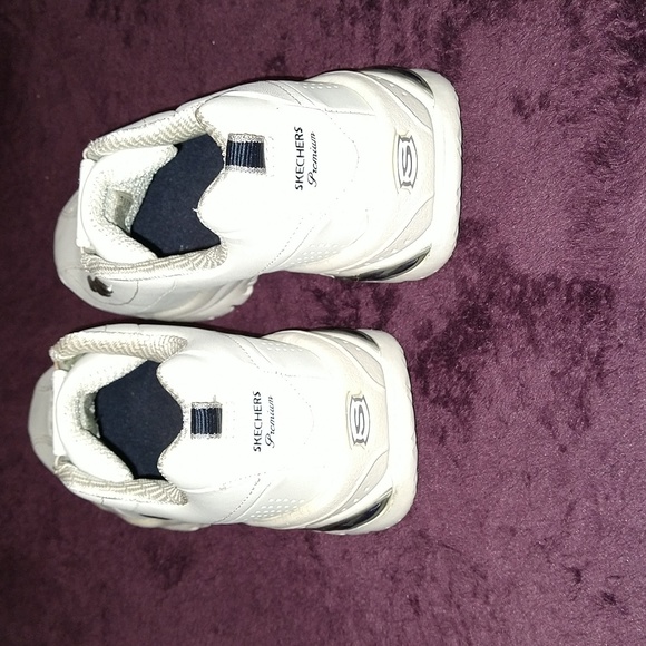 Women's Skechers size 8.5 - Picture 5 of 6